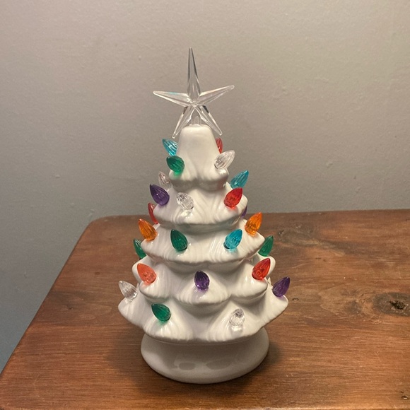 NWT 9”- White- LED Light Up Ceramic Christmas Tree 🎄 Decoration w/ 30 Bulbs - Picture 7 of 17